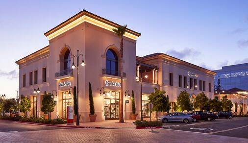 Exterior view of Sur La Table at Irvine Company Retail Properties in Santa Clara, CA.