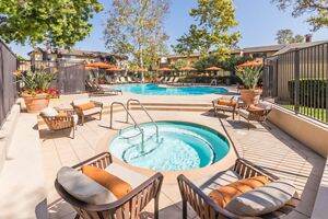 Deerfield Apartments in Irvine Community Features & Amenities
