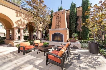 Exterior view of courtyard at Palmeras Apartment Homes in Stonegate, Irvine, CA.