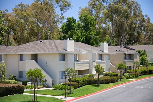Exterior view of Turtle Rock Vista Apartment Homes in Irvine, CA.