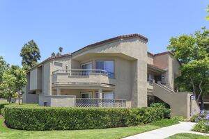 Stanford Court Apartments in Irvine