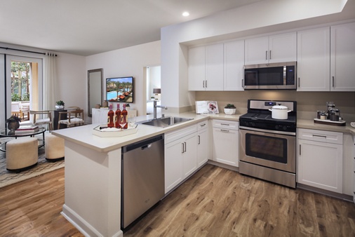 Kitchen and dining area of Westview at Irvine Spectrum Apartment Homes in Irvine, CA.