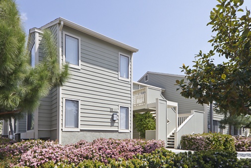 Exterior view of Windwood Knoll Apartment Homes in Irvine, CA.
