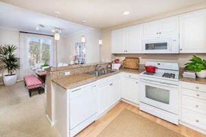 Woodbury Lane Apartments Irvine Community Features & Amenities