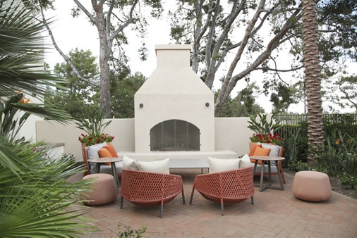Exterior view of outdoor courtyard at Newport North Apartment Homes in Newport Beach, CA.
