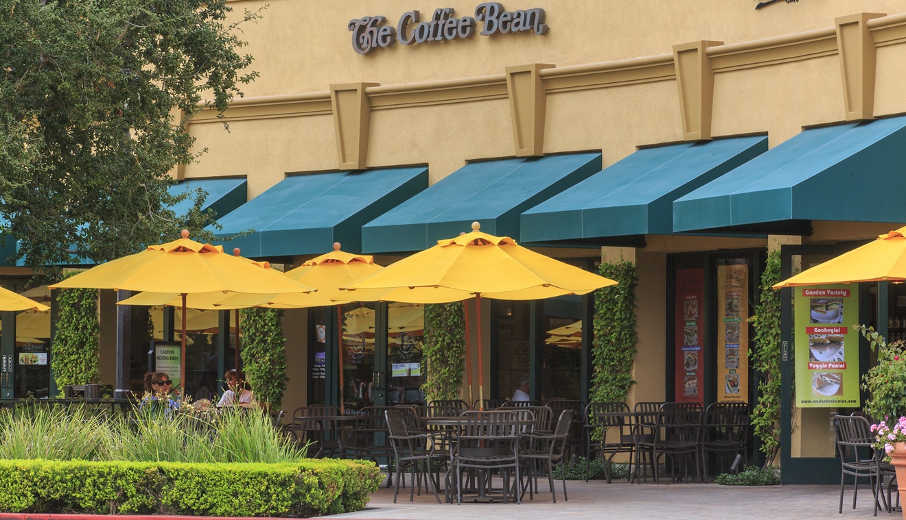 Exterior views of The Coffee Bean & Tea Leaf at Oak Creek Shopping Center. Lamb 2014.