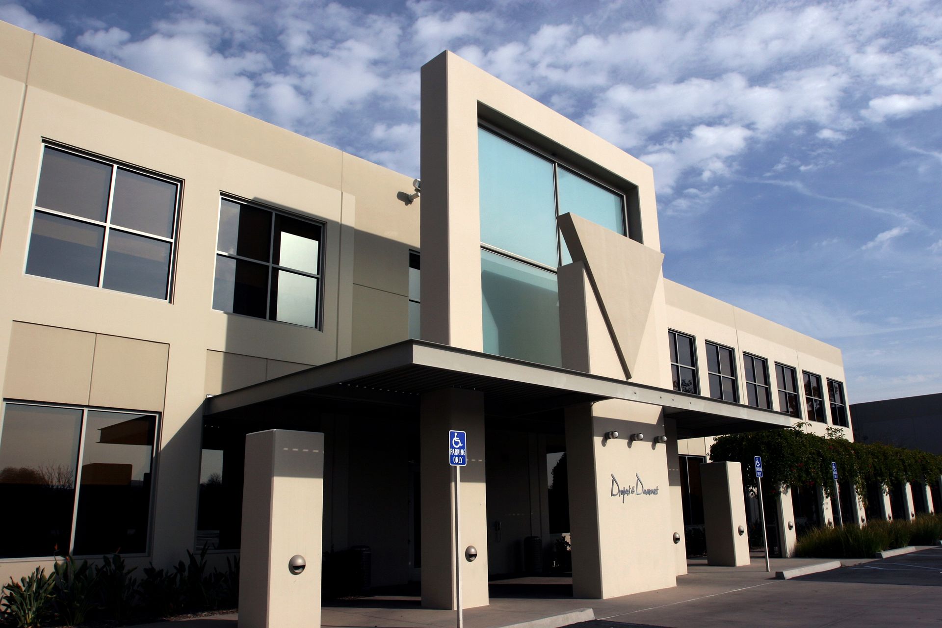 Exterior views of 9 Pasteur office building in Irvine Spectrum 4. Kawashima 2007.