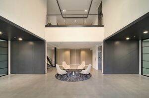 43 Discovery - Lobby