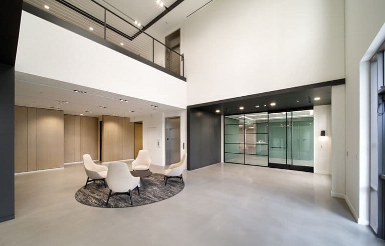 43 Discovery  - Lobby