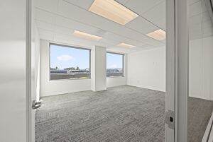 La Jolla Square - 4275 Executive Square, suite 410