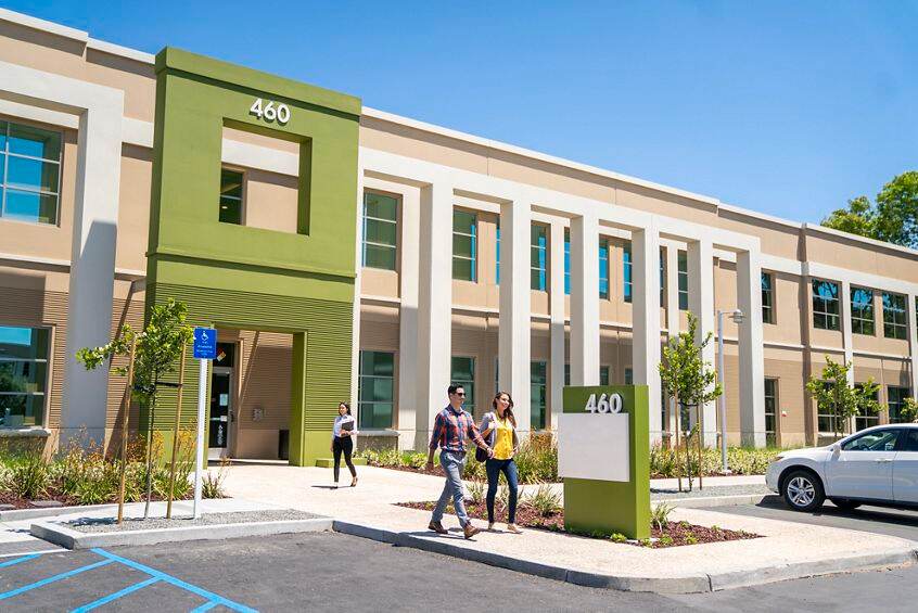 Lifestyle photography of the building entry at McCarthy Center - 480 N McCarthy Boulevard in Milpitas, CA