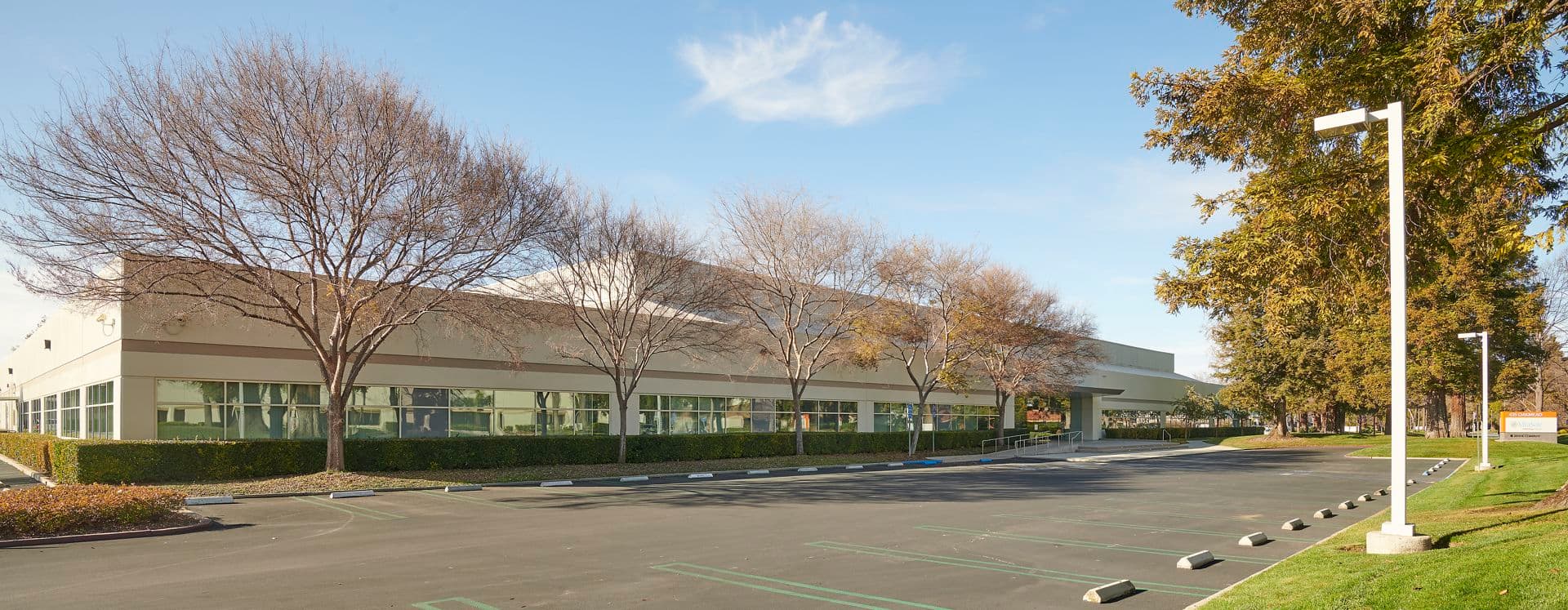 Exterior view of 435 Oakmead Parkway, Sunnyvale, CA