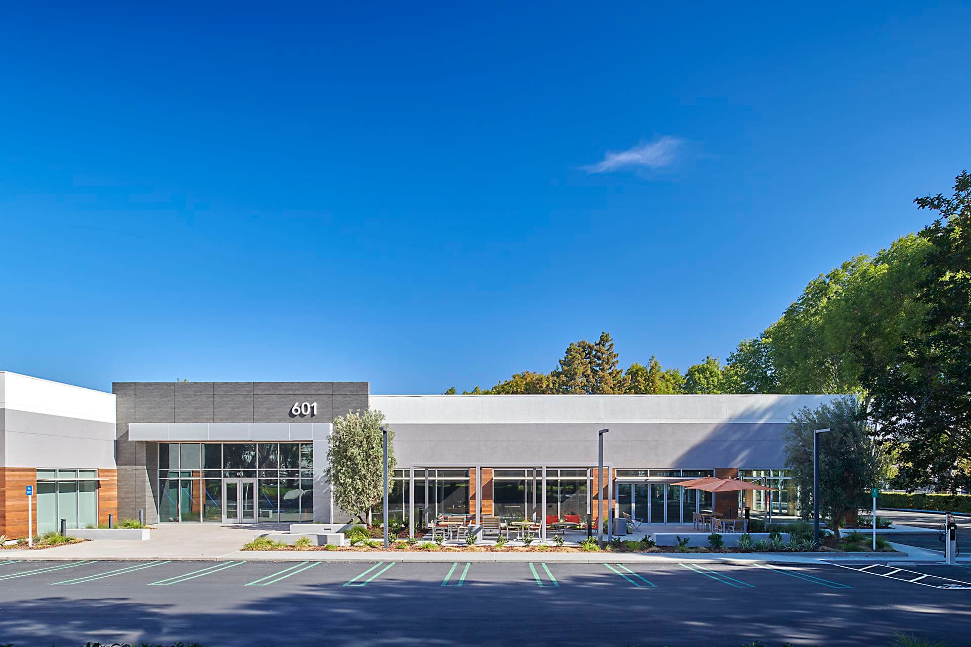 Exterior building photography of 601-605 W. California in Sunnyvale, CA